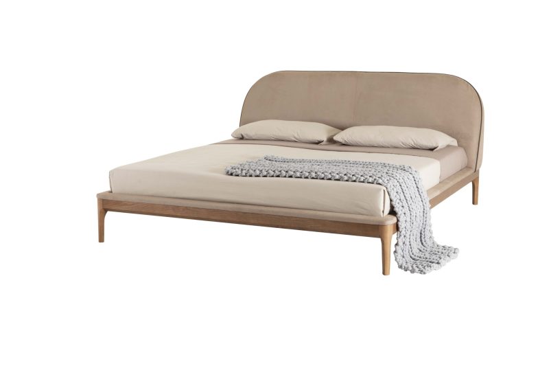 Bernini bed with nubuck leather by Tonincasa