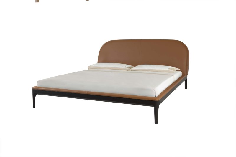 Bernini bed with leather by Tonincasa
