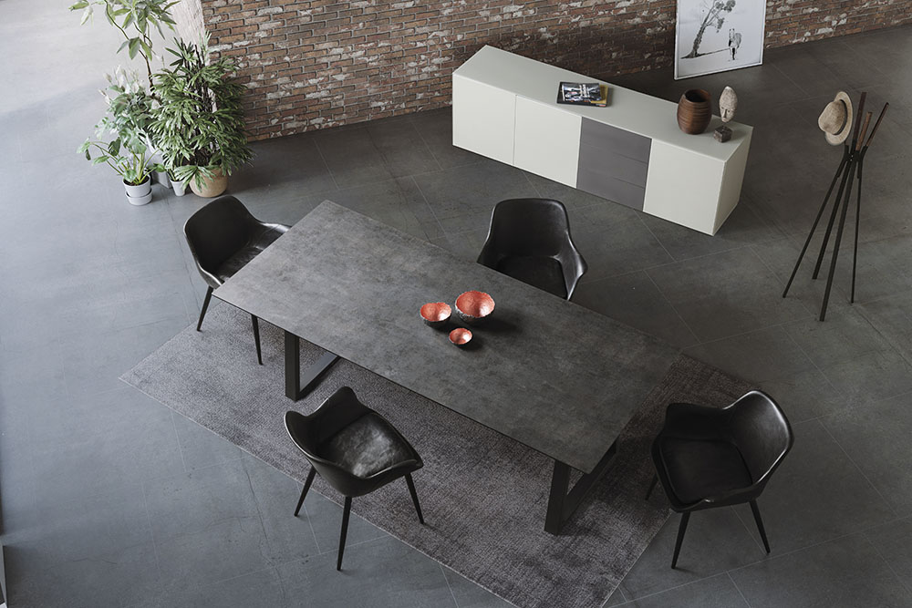 Trapezoid extension dining table