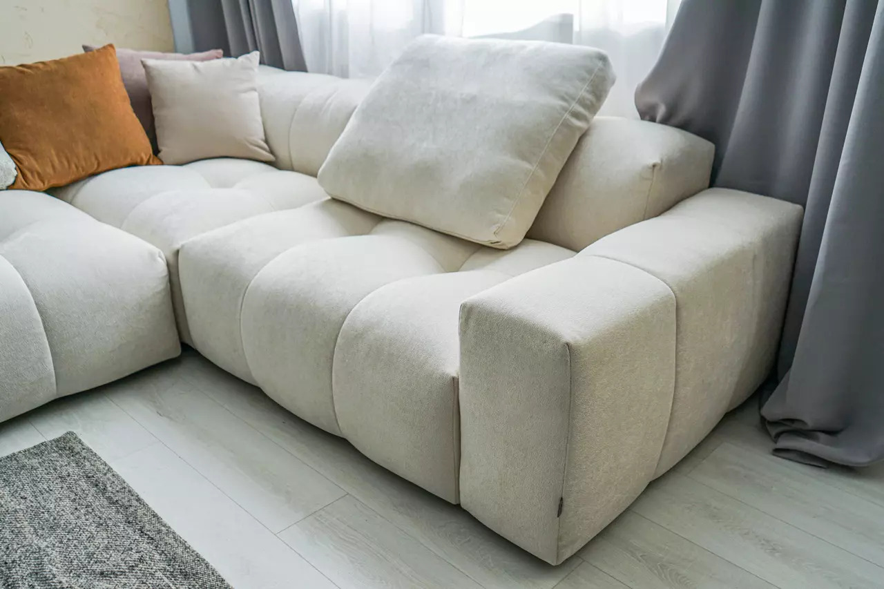 Gambit sectional sofa by Furninova - Image 4